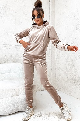 Dres welurowy damski o klasycznym kroju 82110 - beżowy