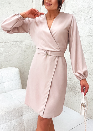 Klasyczna kopertowa sukienka damska z ozdobnym paskiem 8251 - beżowy