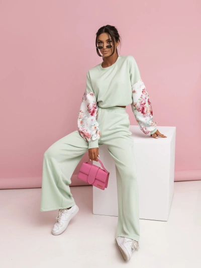 Elegancki komplet dresowy damski z wiskozy w kwiatowy wzór 557