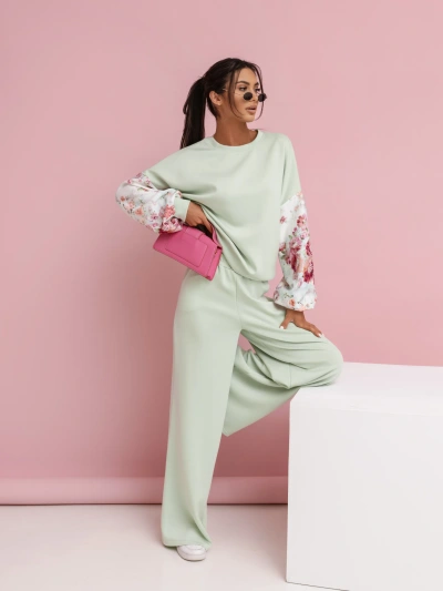 Elegancki komplet dresowy damski z wiskozy w kwiatowy wzór 557