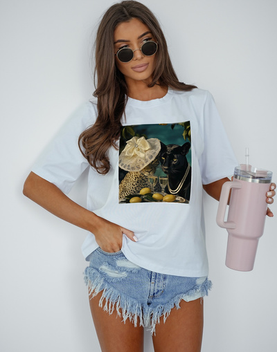 T-shirt damski o luźnym kroju z ozdobnym printem 0106