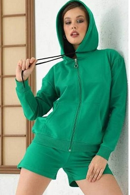 Damski komplet dresowy z bluzą z kapturem i szortami - zielony
