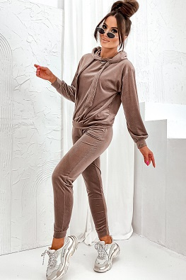 Welurowy komplet dresowy w prążek - cappuccino