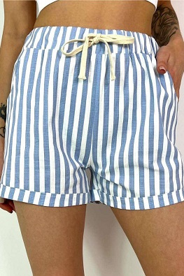 Krótkie spodenki w paski z kieszeniami - pudrowy róż